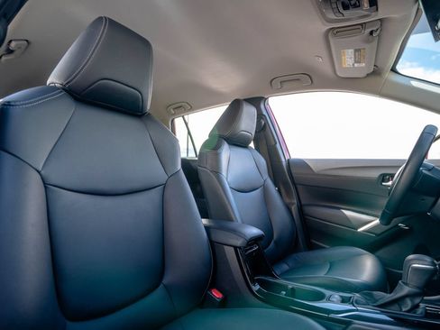Used 2025 Toyota Corolla Cross XLE AWD/4WD image 18