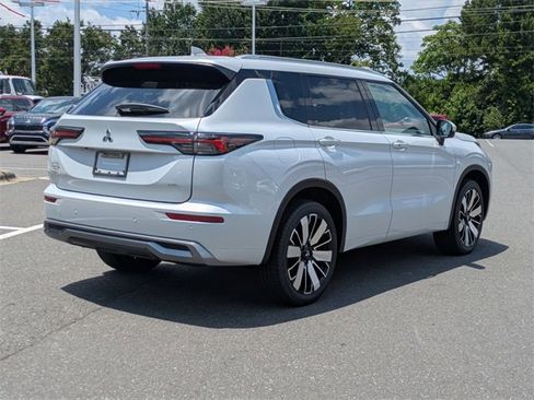 New 2025 Mitsubishi Outlander SEL image 3
