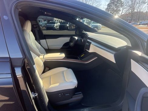 Used 2022 Tesla Model X image 16
