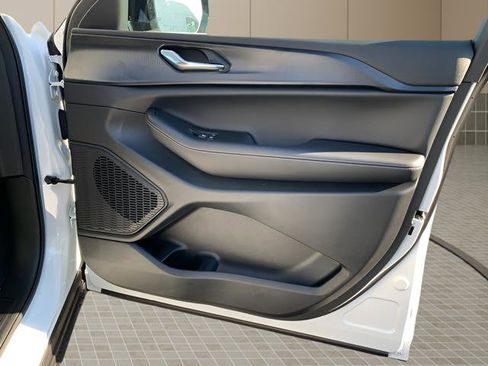 New 2025 Jeep Grand Cherokee L Altitude image 34