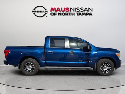 Used 2020 Nissan Titan SV w/ SV Convenience Package RWD image 9