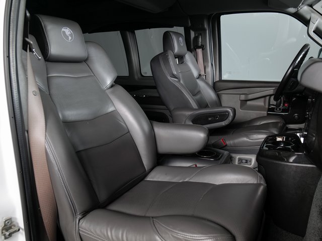 Used 2022 Chevrolet Express 2500 Extended w/ Enhanced Convenience Package RWD image 3