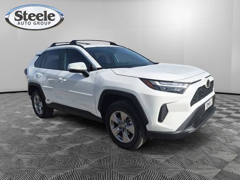 Used 2025 Toyota RAV4 XLE w/ Convenience Package image 7