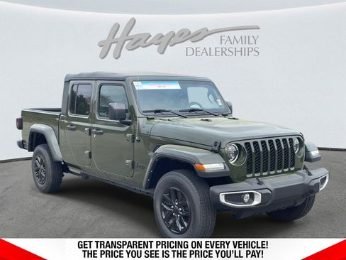 Used 2023 Jeep Gladiator Sport AWD/4WD image 1