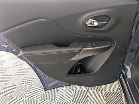 Used 2020 Jeep Cherokee Latitude image 24