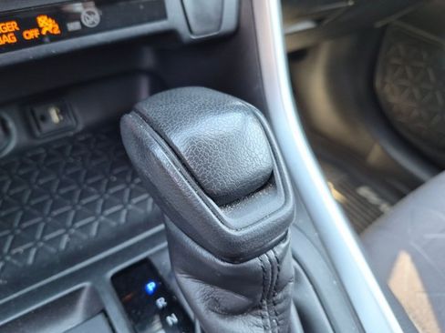 Used 2019 Toyota RAV4 XLE AWD/4WD image 11
