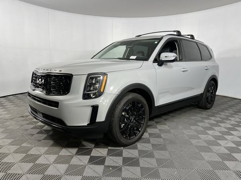Used 2022 Kia Telluride EX w/ EX Premium Package image 3