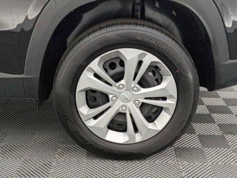 Used 2025 Chevrolet Trax LS image 13