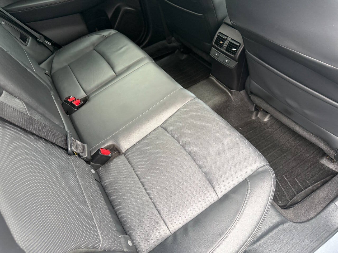 Used 2017 Subaru Outback 2.5i Limited AWD/4WD image 28