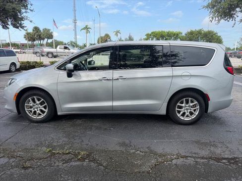 Used 2023 Chrysler Voyager LX FWD image 3