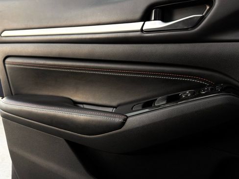 Used 2023 Nissan Altima 2.5 SR w/ SR Premium Package image 18