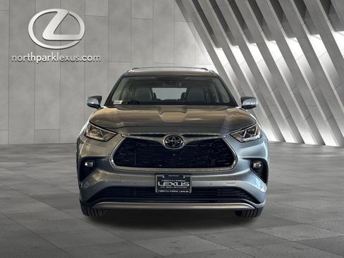 Used 2023 Toyota Highlander Platinum image 7