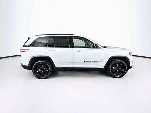 Used 2023 Jeep Grand Cherokee Limited w/ Luxury Tech Group II AWD/4WD image 12