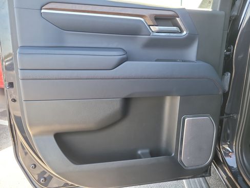 Used 2023 Chevrolet Silverado 1500 High Country w/ Technology Package image 11