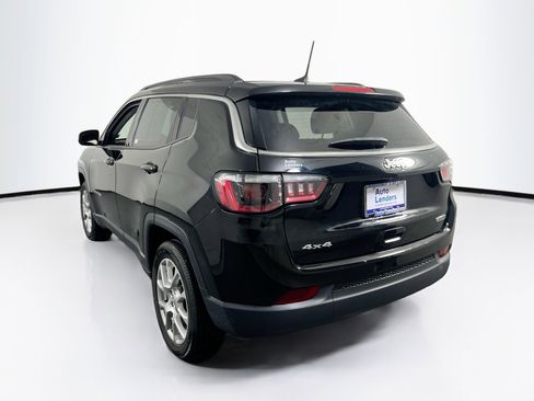 Used 2022 Jeep Compass Latitude w/ Sun and Sound Group AWD/4WD image 7