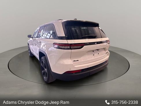 Used 2023 Jeep Grand Cherokee Limited w/ Black Appearance Package AWD/4WD image 5