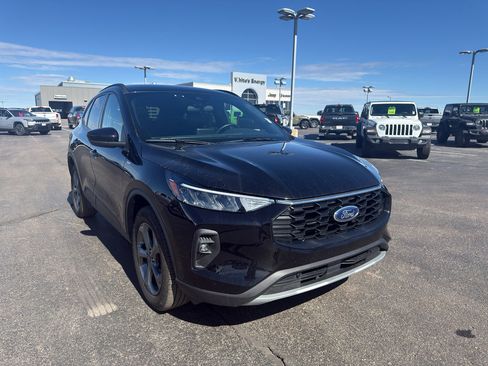 Used 2025 Ford Escape ST-Line Select AWD/4WD image 3