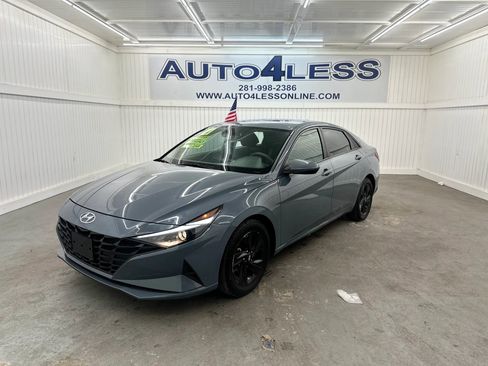 Used 2021 Hyundai Elantra SEL image 1