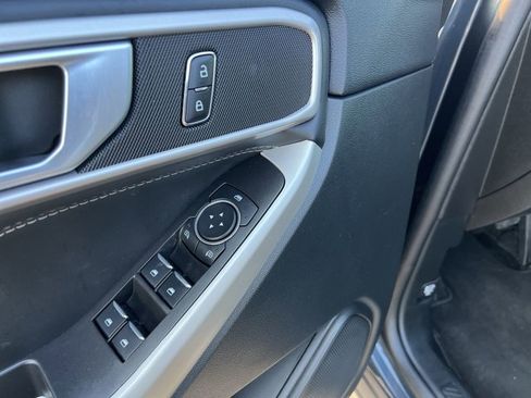Used 2023 Ford Explorer XLT image 24
