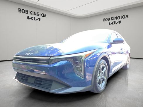 Used 2025 Kia K4 LXS image 1