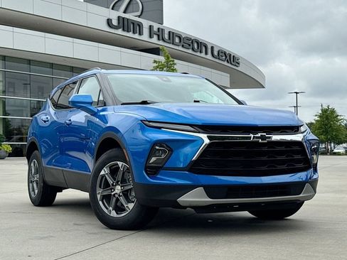 Used 2024 Chevrolet Blazer LT w/ Convenience Package FWD image 2