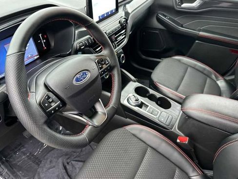 Used 2025 Ford Escape ST-Line w/ Equipment Group 301A image 4