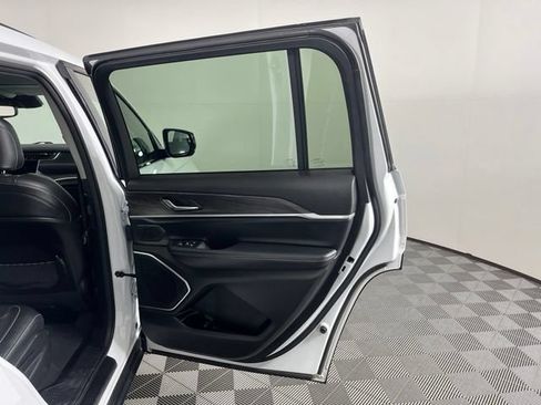 Used 2022 Jeep Grand Cherokee L Limited w/ Black Appearance Package AWD/4WD image 46