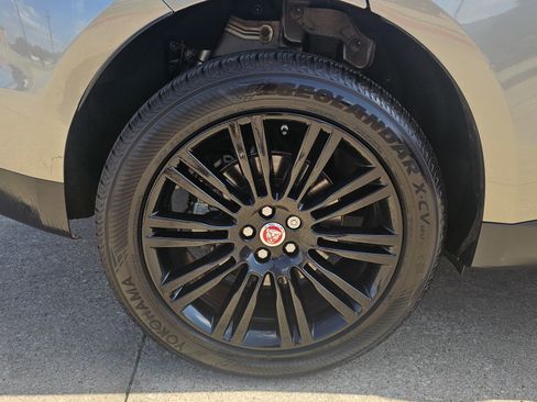 Used 2018 Jaguar F-PACE Portfolio image 16