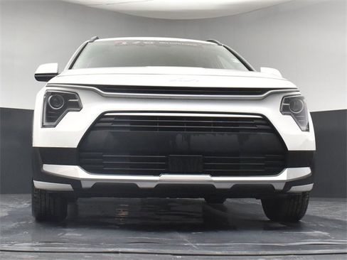 Used 2025 Kia Niro EX image 33