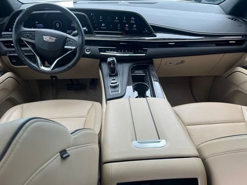Used 2022 Cadillac Escalade Premium Luxury AWD/4WD image 16
