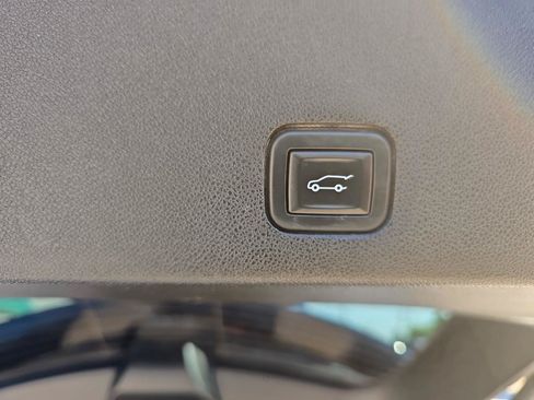Used 2020 Cadillac XT6 Premium Luxury w/ Platinum Package AWD/4WD image 9
