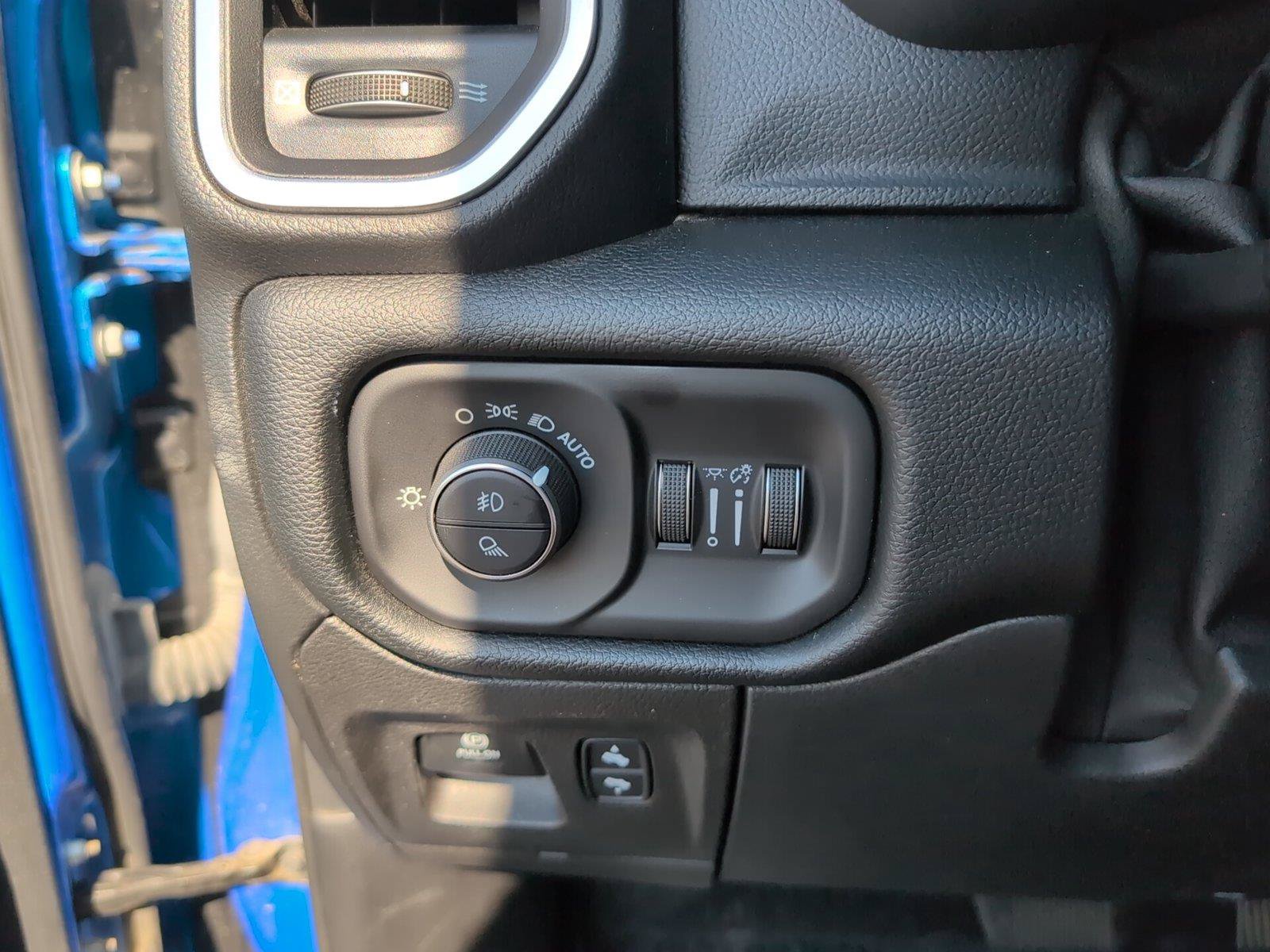 Used 2021 RAM 1500 Laramie AWD/4WD image 27