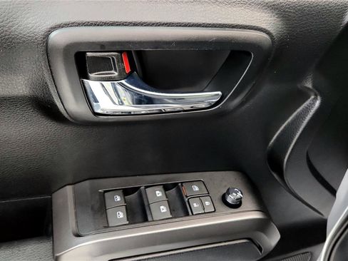 Used 2022 Toyota Tacoma TRD Sport image 22