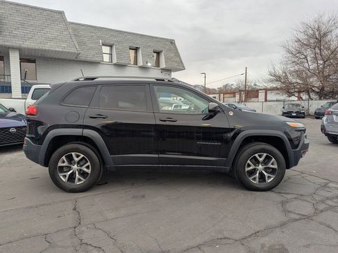 Used 2018 Jeep Cherokee Trailhawk w/ Comfort & Convenience Group image 2