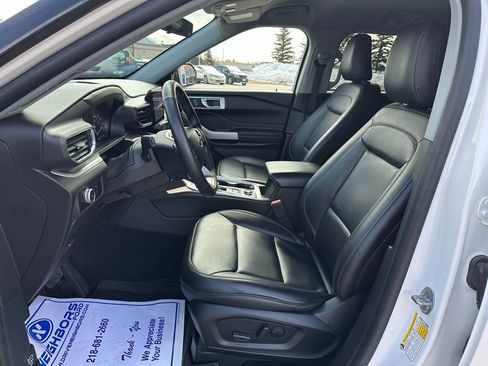 Used 2022 Ford Explorer XLT w/ Equipment Group 202A image 12