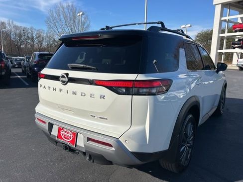 Used 2024 Nissan Pathfinder SL w/ SL Premium Package image 5