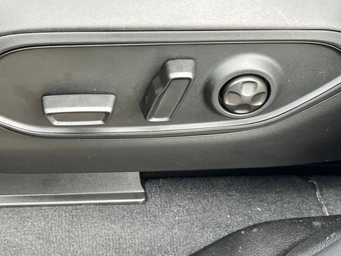 New 2025 Jeep Grand Cherokee Altitude image 16