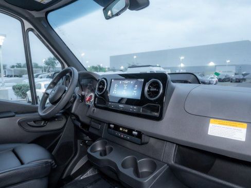 New 2026 Mercedes-Benz Sprinter 2500 image 17