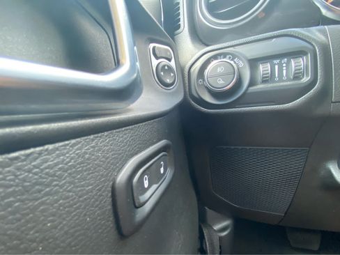 Used 2022 Jeep Gladiator Sport AWD/4WD image 23