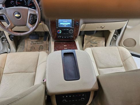 Used 2013 Chevrolet Suburban LTZ RWD image 28