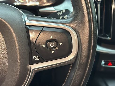 Used 2018 Volvo XC60 T5 Momentum w/ Vision Package image 17