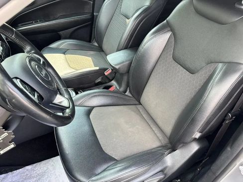 Used 2019 Jeep Compass Latitude AWD/4WD image 10