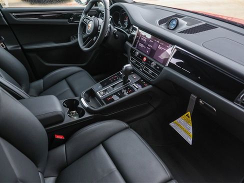 Certified 2025 Porsche Macan Turbo image 29