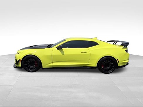 Used 2019 Chevrolet Camaro ZL1 RWD image 12
