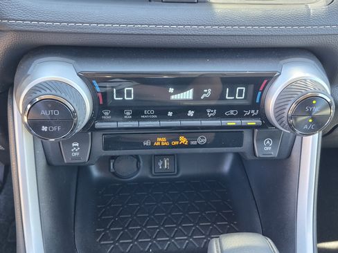 Certified 2025 Toyota RAV4 XLE AWD/4WD image 31