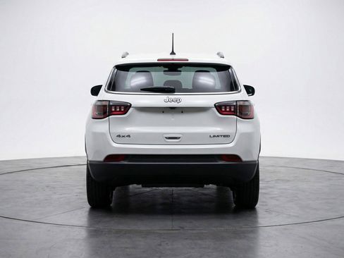 Used 2025 Jeep Compass Latitude AWD/4WD image 7