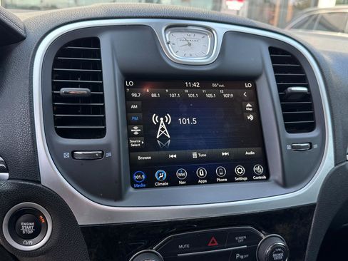 Used 2022 Chrysler 300 Touring L w/ Comfort Group image 22