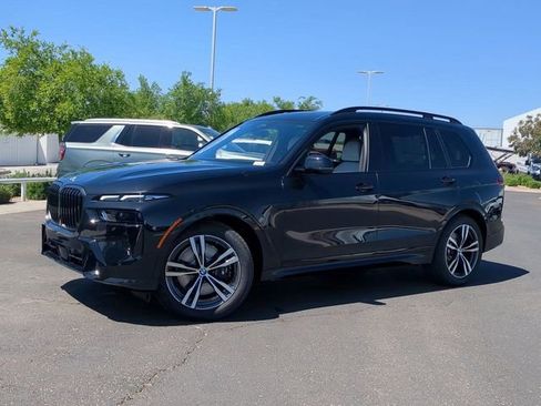 Used 2025 BMW X7 xDrive40i w/ M Sport Package AWD/4WD image 2