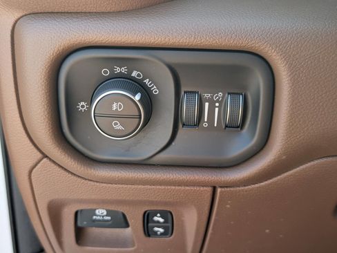 Used 2020 RAM 1500 Laramie AWD/4WD image 22