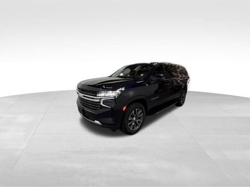 Used 2023 Chevrolet Suburban LT w/ Luxury Package AWD/4WD image 2
